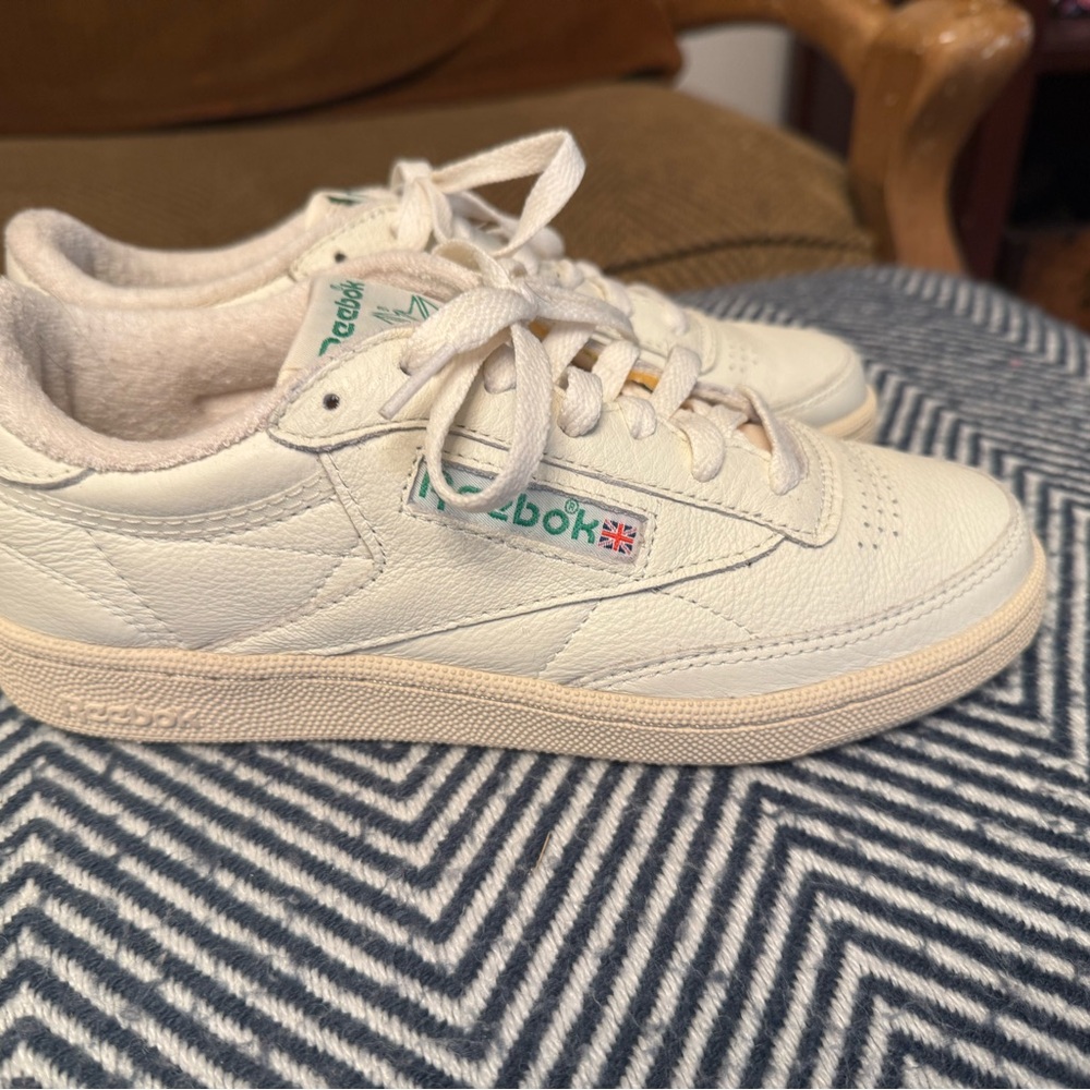 Reebok Cream Sneakers Classic Leather Design